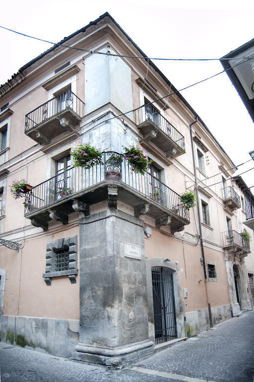 Palazzo Salini - Appartamento Familiare Sulmona Bagian luar foto