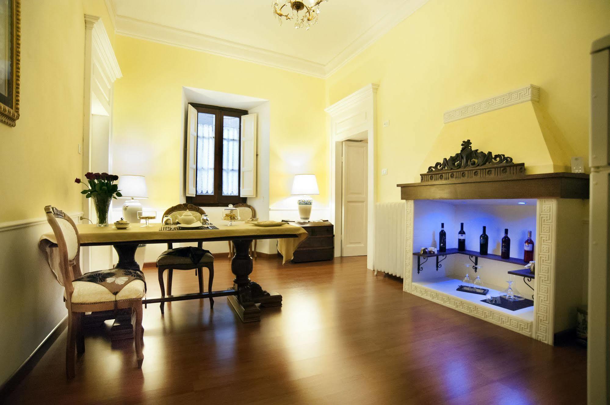 Palazzo Salini - Appartamento Familiare Sulmona Bagian luar foto