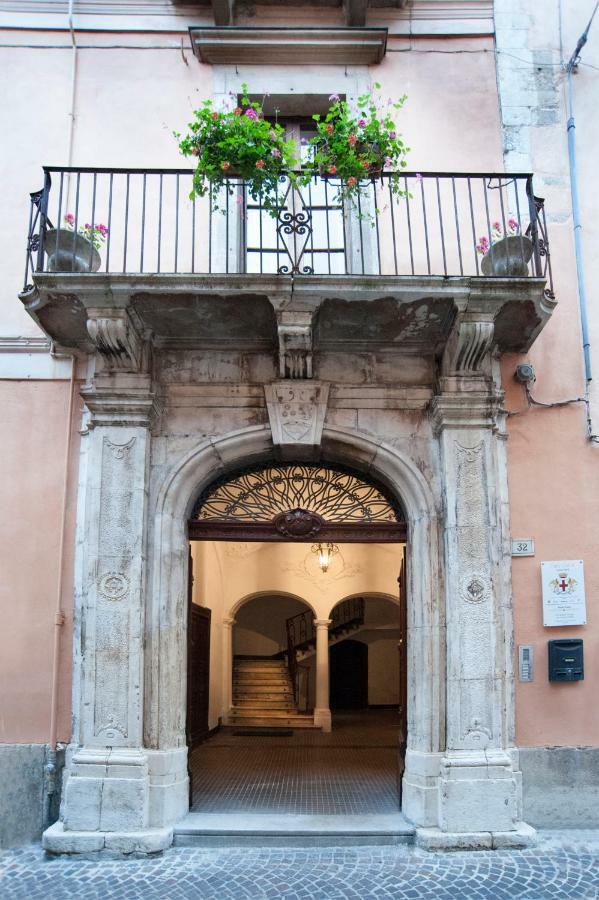 Palazzo Salini - Appartamento Familiare Sulmona Bagian luar foto